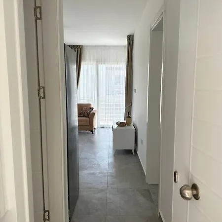 1 Bedroom Turtle Bay Apartament