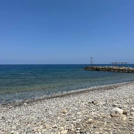 1 Bedroom Turtle Bay Apartment *